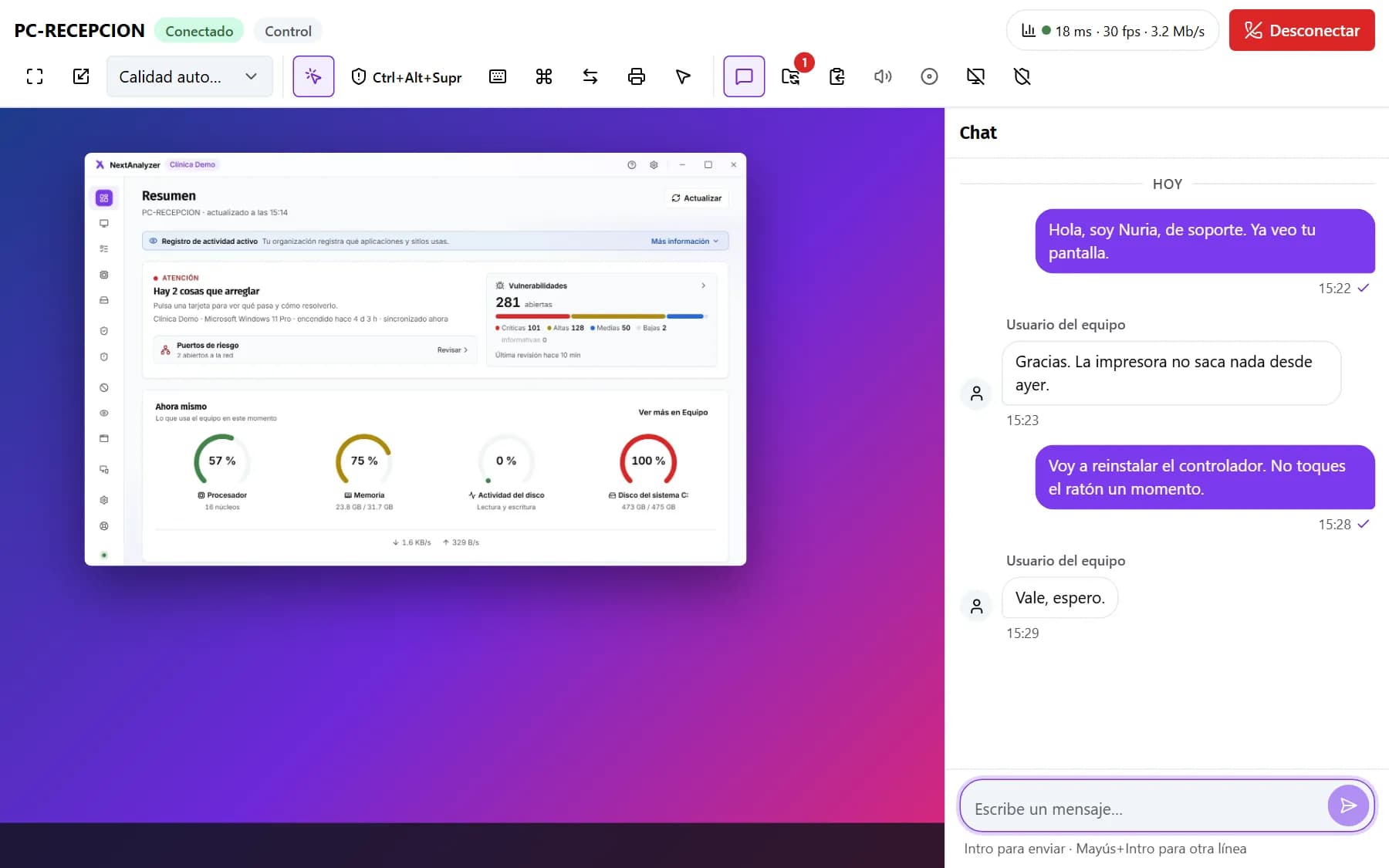 Panel de chat del visor con la conversación entre el técnico y la persona del equipo.