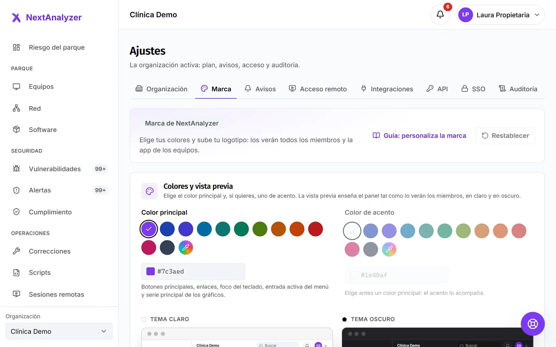 Pestaña Marca de Ajustes con el color principal, el color de acento y la vista previa en claro y en oscuro.
